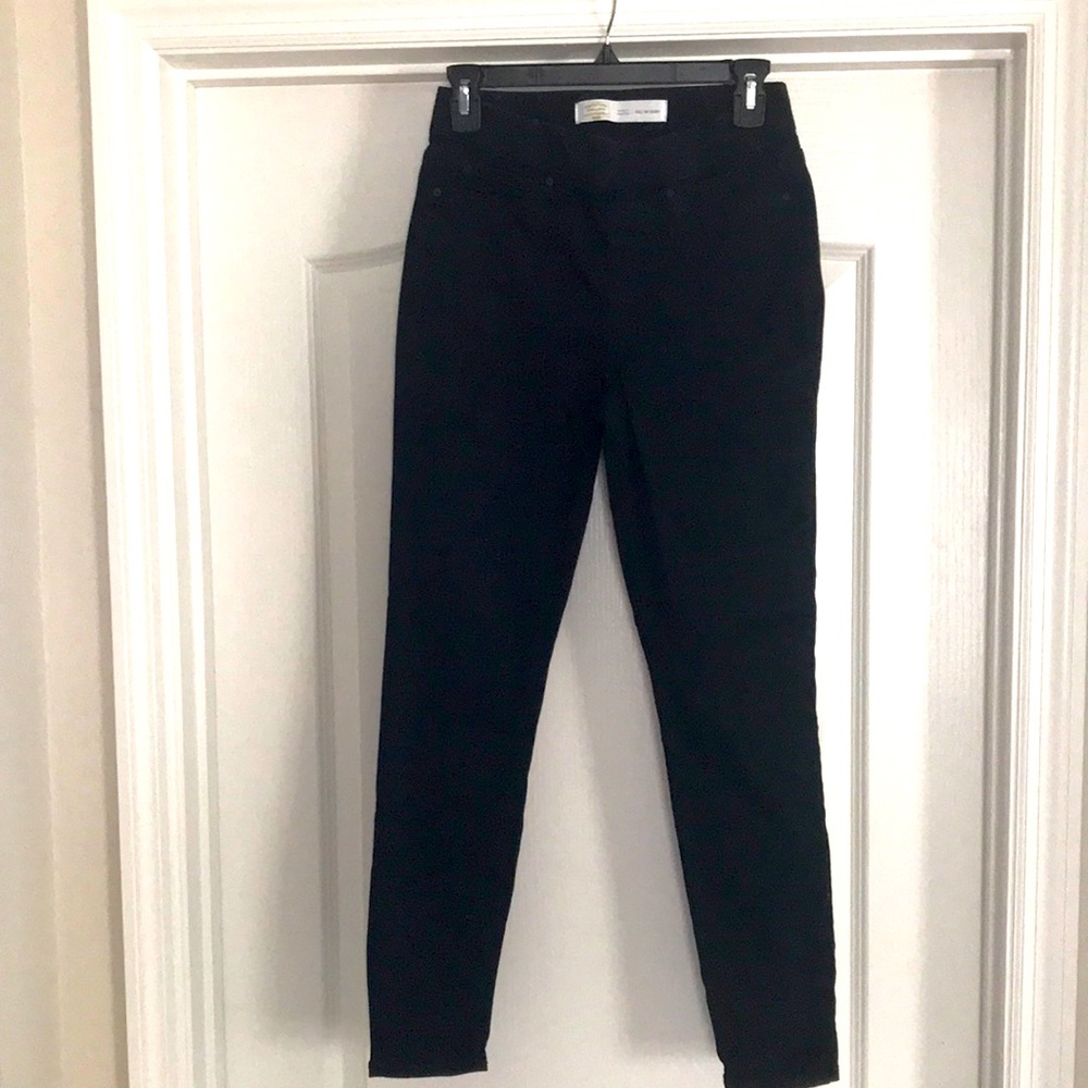 Signature by Levi Strauss Gold jeans. NWOT